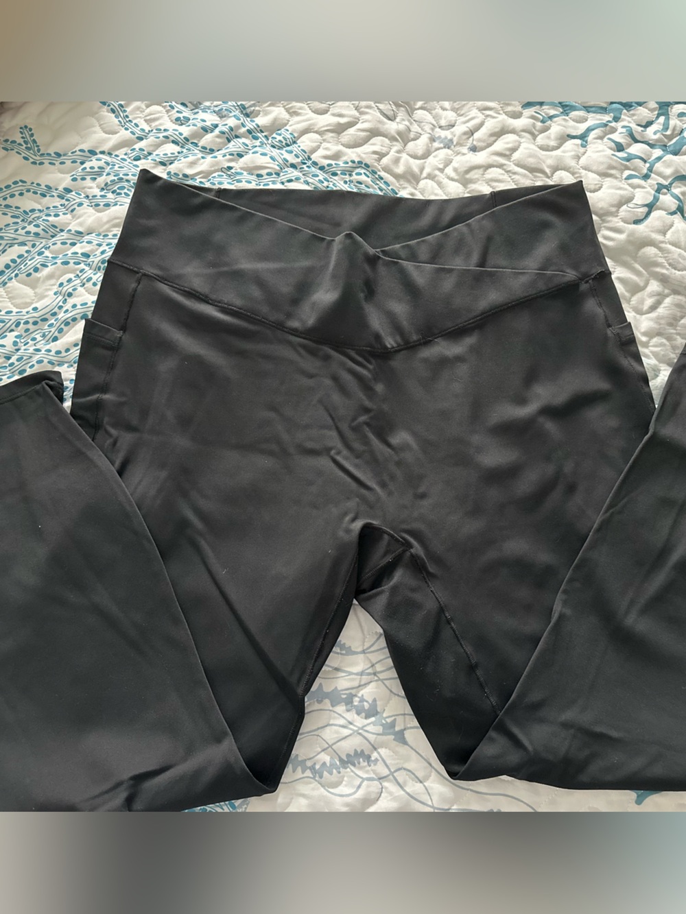 HALARA SoftlyZero Thermal Black High-Waist V-Band Side Pocket Ponte Leggings
